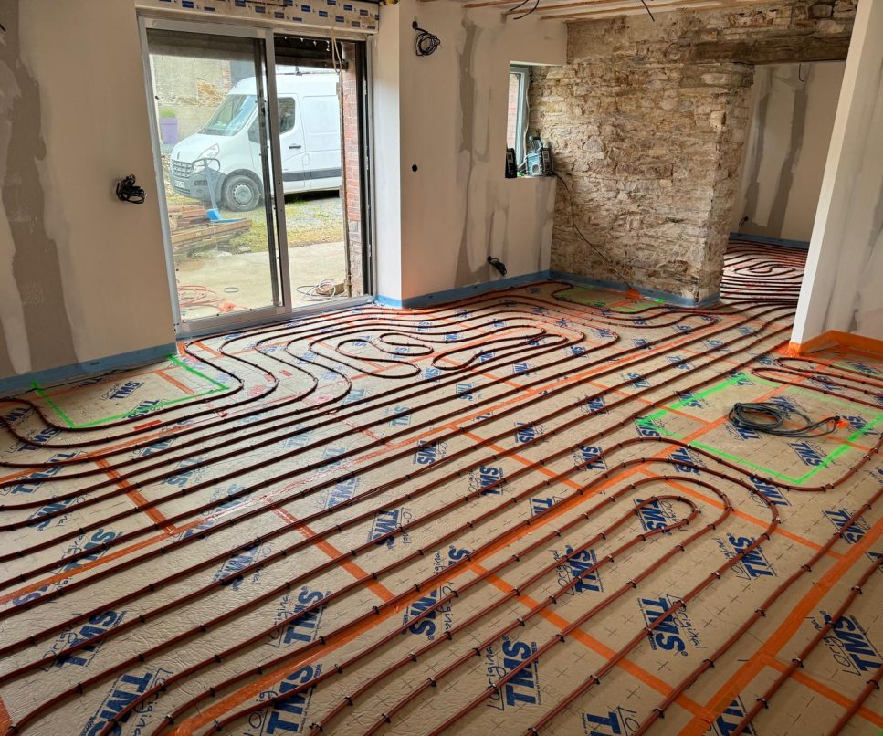 installation-plancher-chauffant-saint-mars-du-desert-maxime-Guerrand