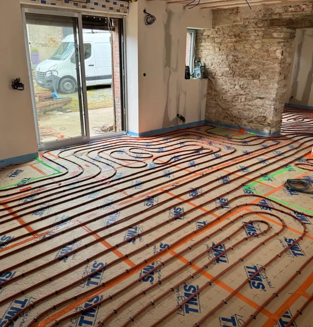 installation-plancher-chauffant-saint-mars-du-desert-maxime-Guerrand