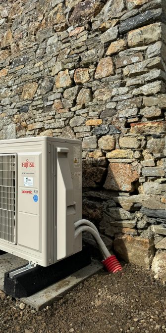 Installation-climatisation-maison-ancienne-le-cellier-maxime-guerrand